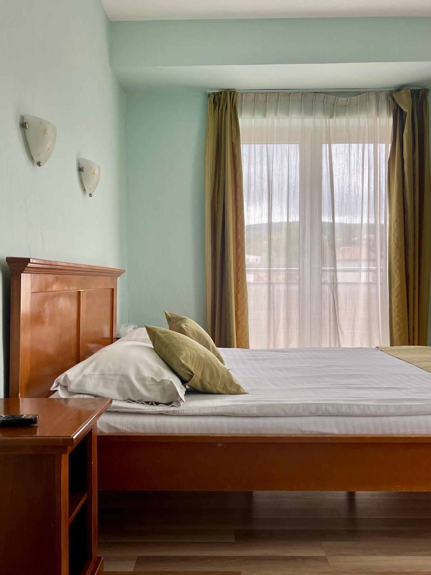 Hotel Lucy Star Cluj-Napoca Ngoại thất bức ảnh