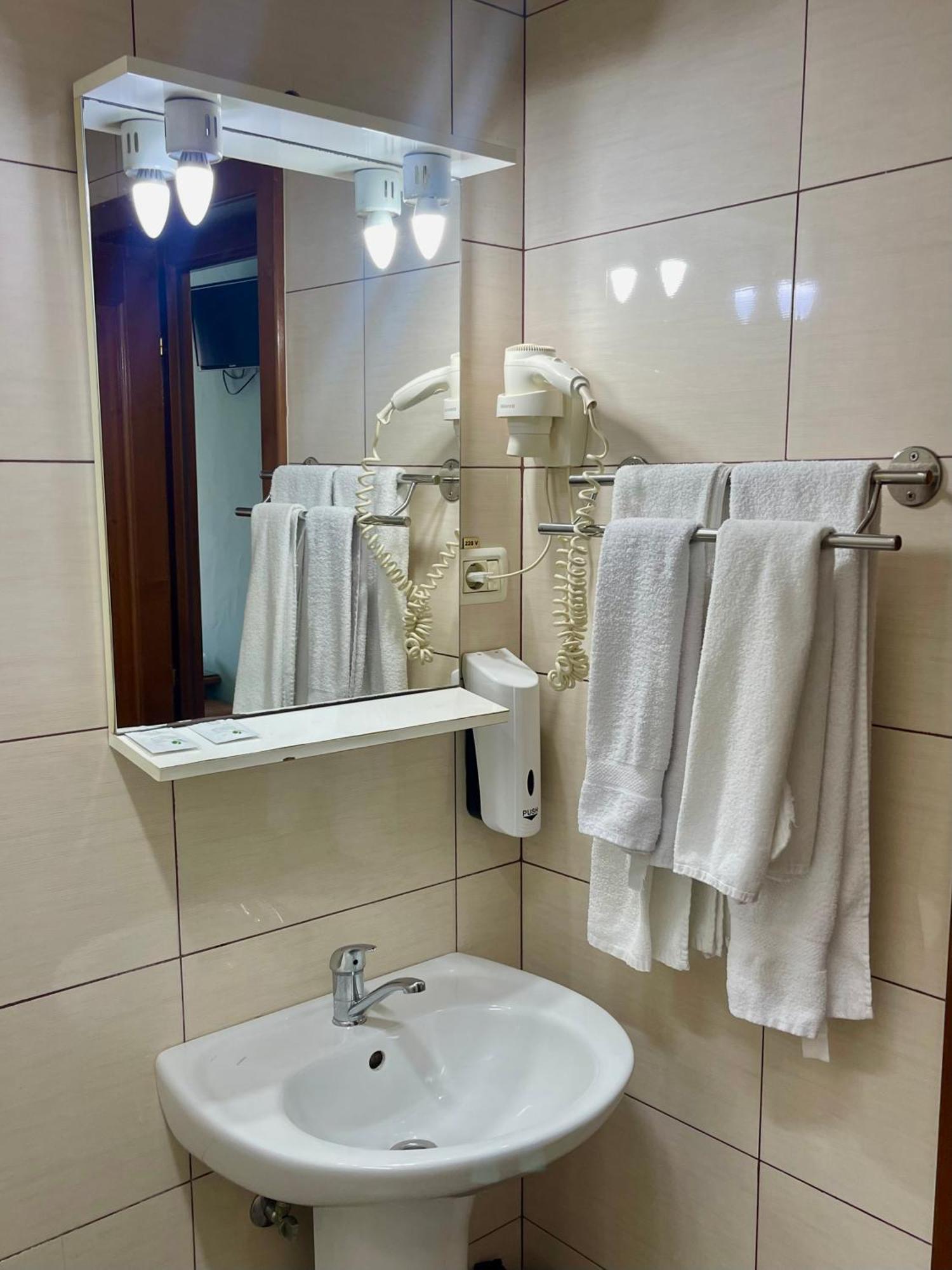Hotel Lucy Star Cluj-Napoca Ngoại thất bức ảnh