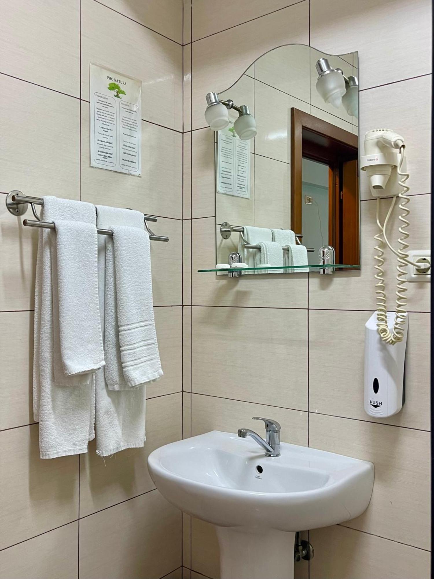 Hotel Lucy Star Cluj-Napoca Ngoại thất bức ảnh