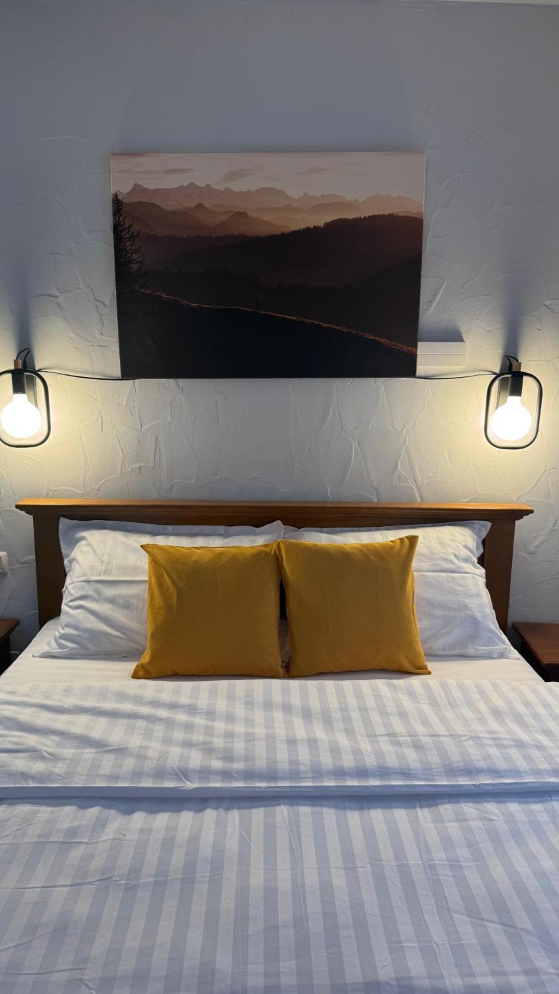 Hotel Lucy Star Cluj-Napoca Ngoại thất bức ảnh