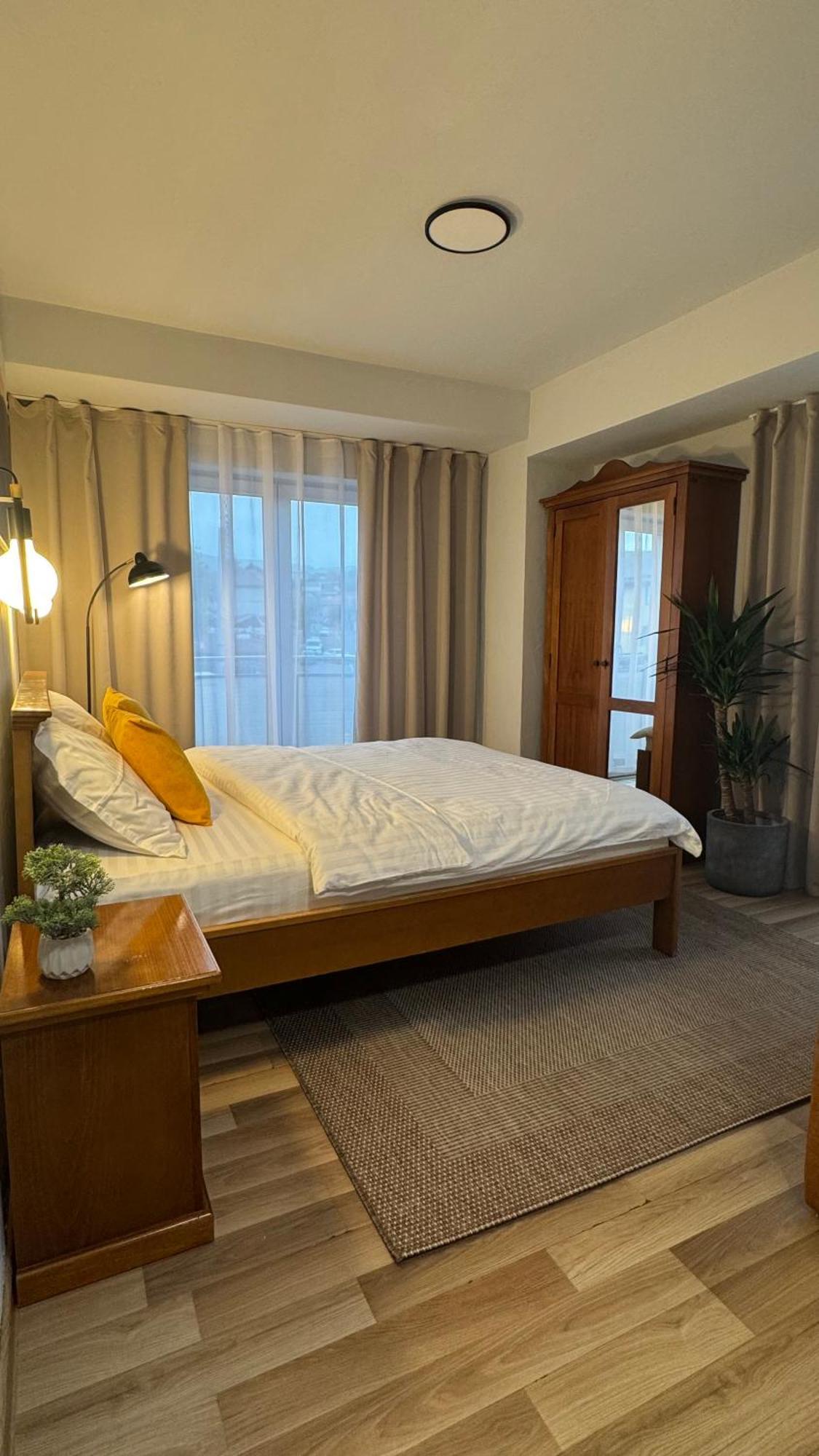 Hotel Lucy Star Cluj-Napoca Ngoại thất bức ảnh