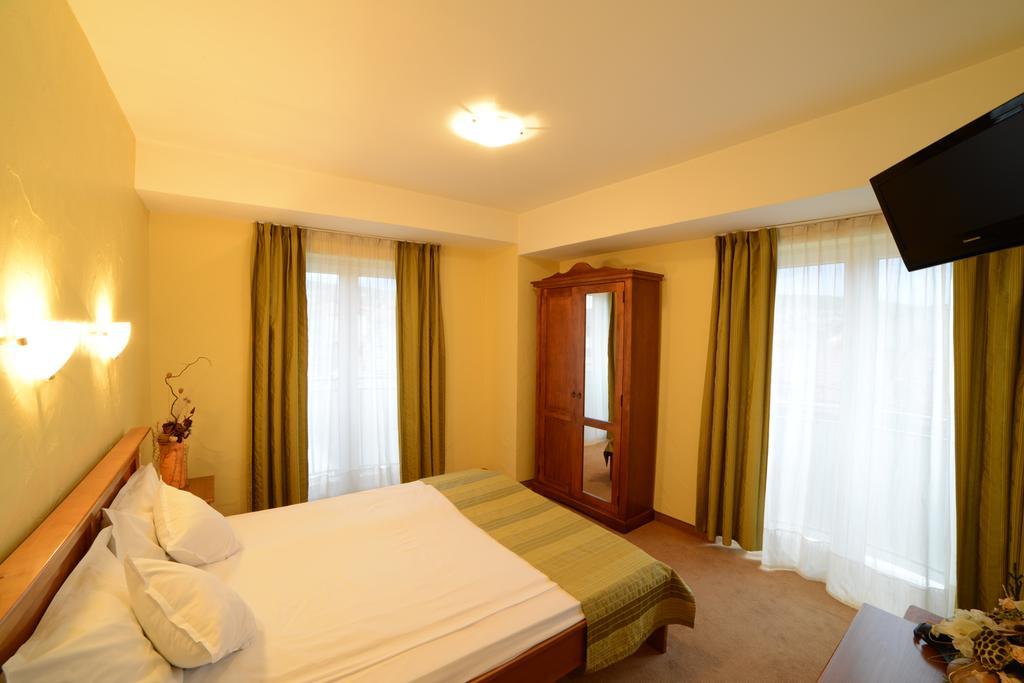 Hotel Lucy Star Cluj-Napoca Ngoại thất bức ảnh